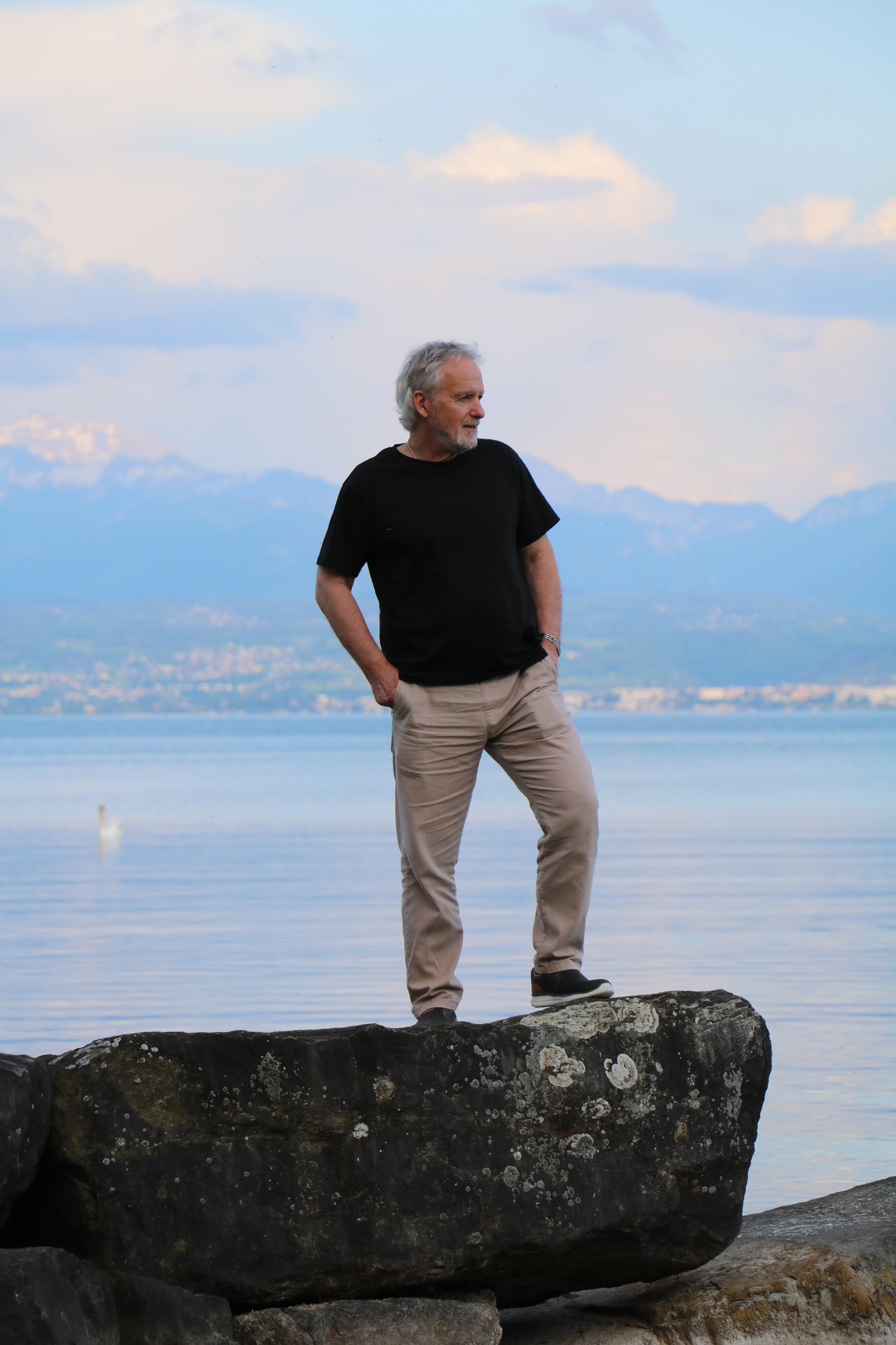 Portrait du fondateur en intérieur